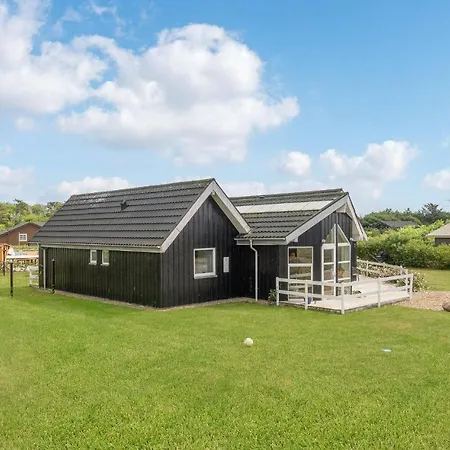 Four-bedroom In Holiday home *