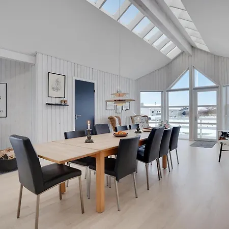 Four-bedroom In Holiday home