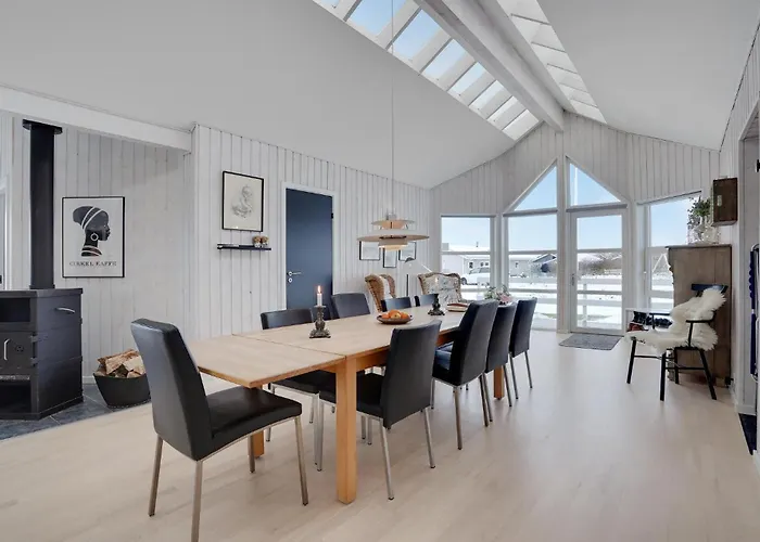 Four-bedroom In بيت للعطل