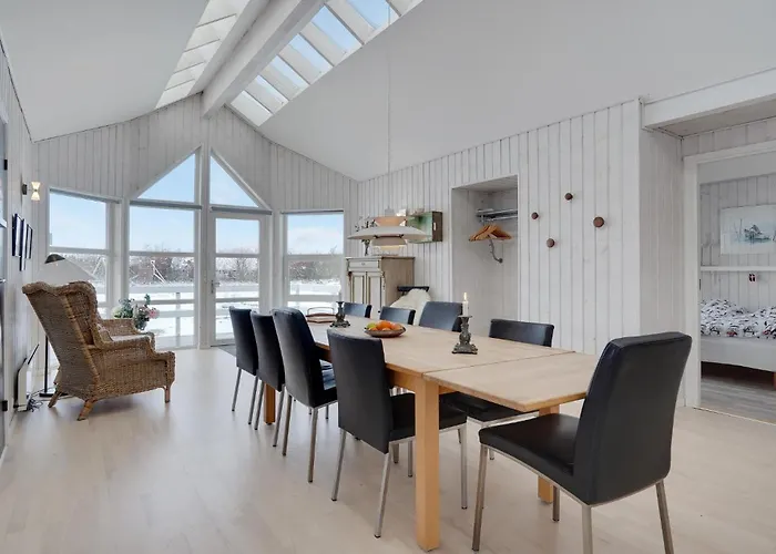 Four-bedroom In بيت للعطل